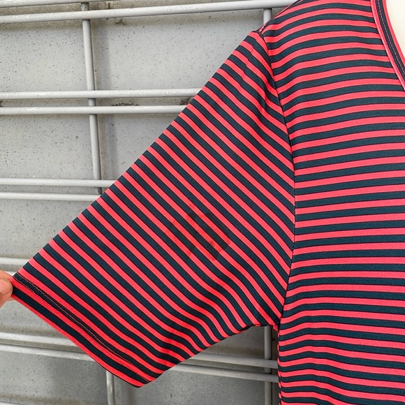 LulaRoe Striped & Printed Perfect T High Low Top-#194914 - Picture 4 of 12